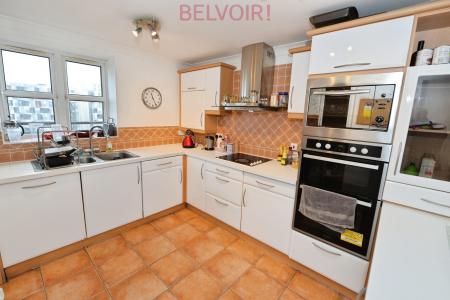 2 bedroom Flat to let in Handel Road, Southampton, SO15