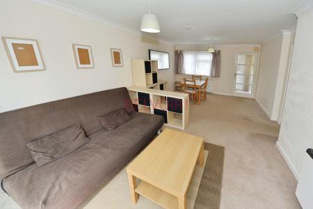 2 bedroom Flat for sale in Lincoln Court, Shirley, Southampton, SO15