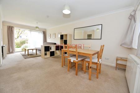 2 bedroom Flat for sale in Lincoln Court, Shirley, Southampton, SO15