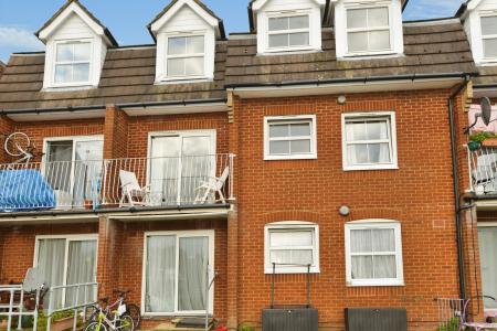 1 bedroom Flat to let in Charlton Road, Southampton, SO15
