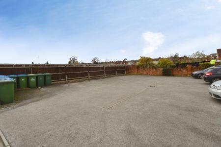 1 bedroom Flat to let in Charlton Road, Southampton, SO15