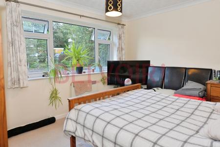 1 bedroom Flat for sale in Runnymede Court, West End, Southampton, SO30