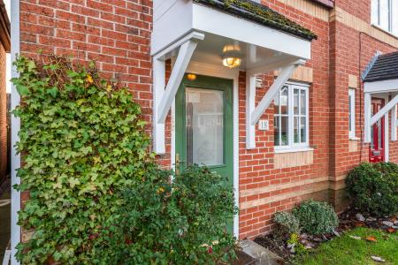 2 bedroom Semi-detached house for sale in Harvest Fields Way, Four Oaks, Sutton Coldfield, B75