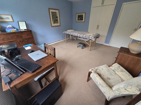 2 bedroom Flat for sale in Vesey Close, Four Oaks, Sutton Coldfield, B74