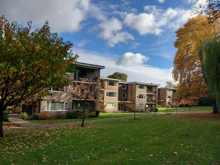 2 bedroom Flat for sale in Vesey Close, Four Oaks, Sutton Coldfield, B74