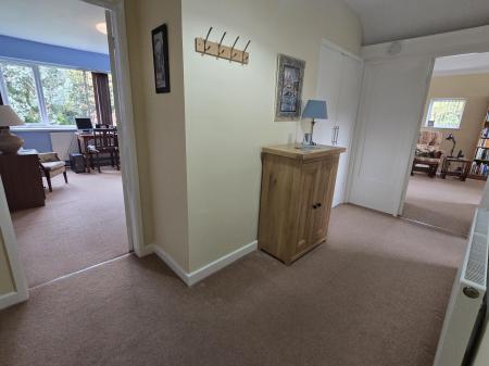 2 bedroom Flat for sale in Vesey Close, Four Oaks, Sutton Coldfield, B74