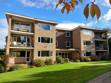 2 bedroom Flat for sale in Vesey Close, Four Oaks, Sutton Coldfield, B74