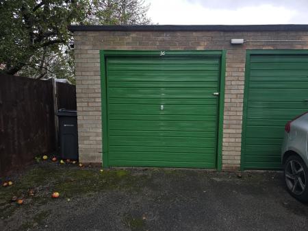 2 bedroom Flat for sale in Vesey Close, Four Oaks, Sutton Coldfield, B74