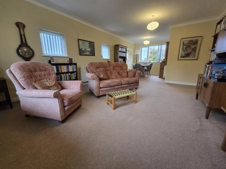 2 bedroom Flat for sale in Vesey Close, Four Oaks, Sutton Coldfield, B74