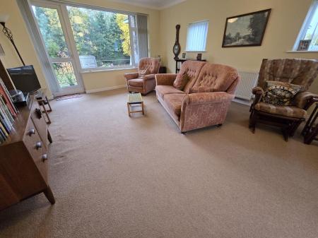 2 bedroom Flat for sale in Vesey Close, Four Oaks, Sutton Coldfield, B74