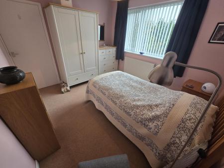 2 bedroom Flat for sale in Vesey Close, Four Oaks, Sutton Coldfield, B74