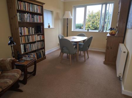 2 bedroom Flat for sale in Vesey Close, Four Oaks, Sutton Coldfield, B74