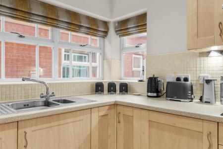 2 bedroom Apartment for sale in 159 Birmingham Road, Wylde Green, Sutton Coldfield, B72