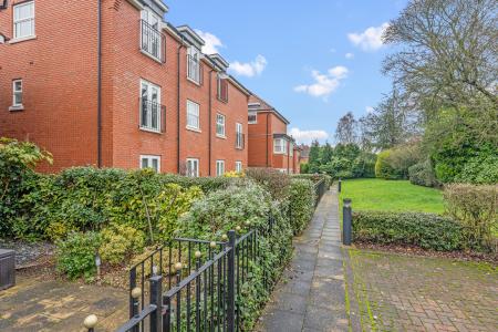 2 bedroom Apartment for sale in 159 Birmingham Road, Wylde Green, Sutton Coldfield, B72