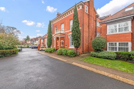 2 bedroom Apartment for sale in 159 Birmingham Road, Wylde Green, Sutton Coldfield, B72