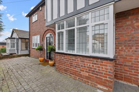 3 bedroom Detached house for sale in Manor Hill, Sutton Coldfield, Sutton Coldfield, B73