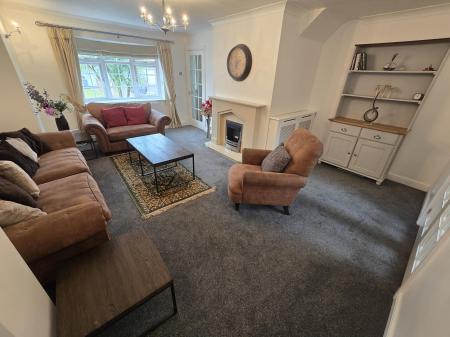 4 bedroom Semi-detached house to let in Dower Road, Four Oaks, Sutton Coldfield, B75