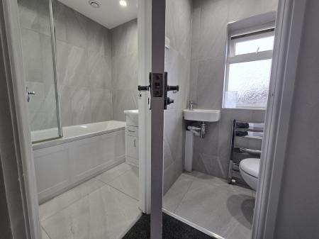 4 bedroom Semi-detached house to let in Dower Road, Four Oaks, Sutton Coldfield, B75