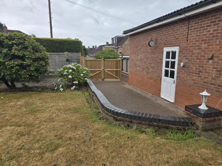 4 bedroom Semi-detached house to let in Dower Road, Four Oaks, Sutton Coldfield, B75