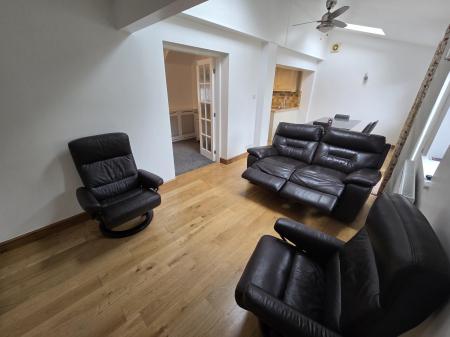 4 bedroom Semi-detached house to let in Dower Road, Four Oaks, Sutton Coldfield, B75