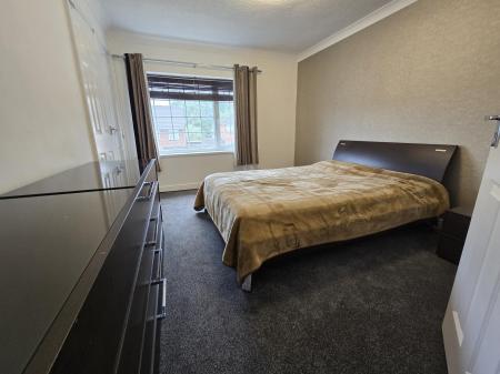 4 bedroom Semi-detached house to let in Dower Road, Four Oaks, Sutton Coldfield, B75