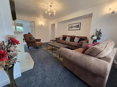 4 bedroom Semi-detached house to let in Dower Road, Four Oaks, Sutton Coldfield, B75