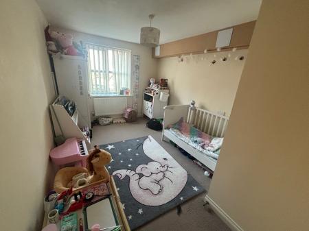 2 bedroom Flat to let in Wyndley Close, Four Oaks, Sutton Coldfield, B74