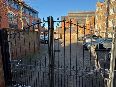 2 bedroom Flat for sale in Broad Street, Spalding, PE11