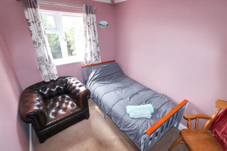 6 bedroom Semi-detached house for sale in Glenside South, Pinchbeck, PE11