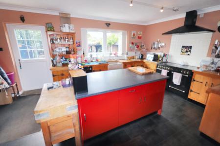 6 bedroom Semi-detached house for sale in Glenside South, Pinchbeck, PE11