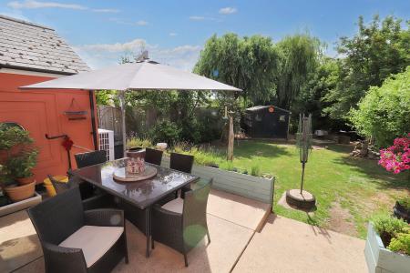 6 bedroom Semi-detached house for sale in Glenside South, Pinchbeck, PE11