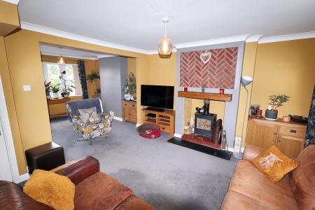 6 bedroom Semi-detached house for sale in Glenside South, Pinchbeck, PE11