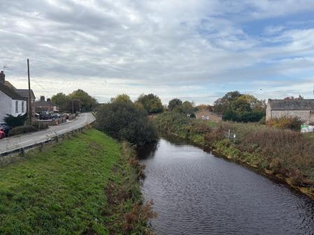 6 bedroom Semi-detached house for sale in Glenside South, Pinchbeck, PE11