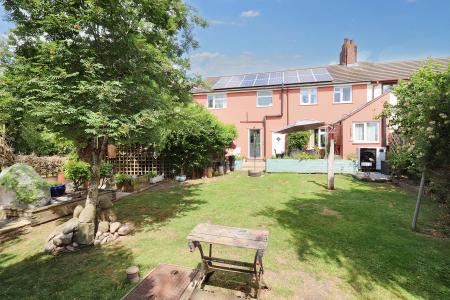 6 bedroom Semi-detached house for sale in Glenside South, Pinchbeck, PE11