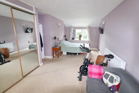 6 bedroom Semi-detached house for sale in Glenside South, Pinchbeck, PE11