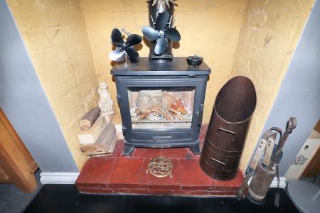 6 bedroom Semi-detached house for sale in Glenside South, Pinchbeck, PE11