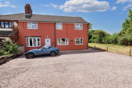 6 bedroom Semi-detached house for sale in Glenside South, Pinchbeck, PE11