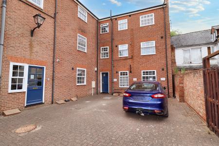 1 bedroom Flat for sale in High Street, Spalding, PE11