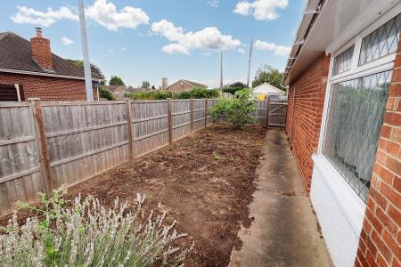 2 bedroom Detached bungalow for sale in Horsepit Lane, Pinchbeck, PE11