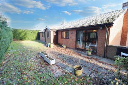 4 bedroom Detached bungalow for sale in Six House Bank, West Pinchbeck, PE11