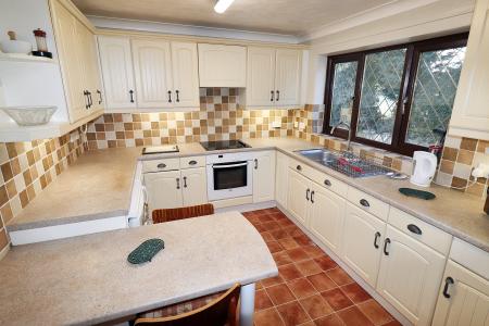 4 bedroom Detached bungalow for sale in Six House Bank, West Pinchbeck, PE11