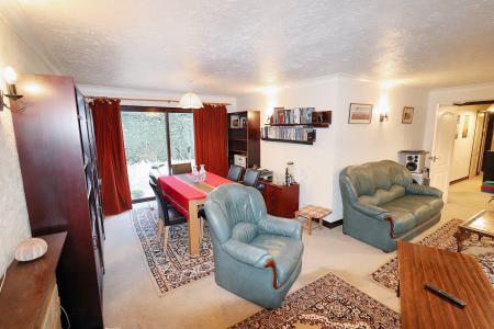 4 bedroom Detached bungalow for sale in Six House Bank, West Pinchbeck, PE11