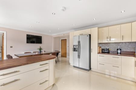 4 bedroom Detached house for sale in Woolram Wygate, Spalding, PE11