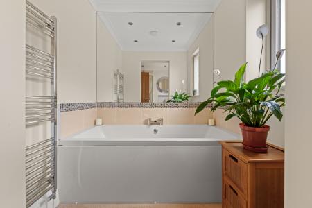 4 bedroom Detached house for sale in Woolram Wygate, Spalding, PE11