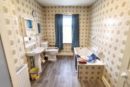 2 bedroom Semi-detached house for sale in Back Lane, Long Sutton, PE12