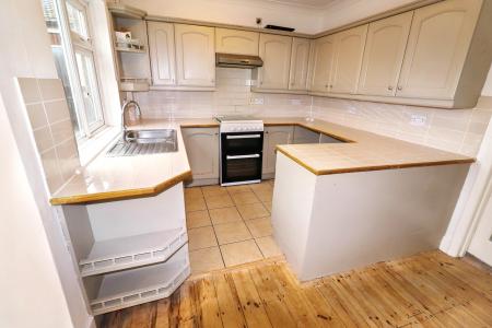 2 bedroom Semi-detached house for sale in Winfarthing Avenue, Kings Lynn, PE30