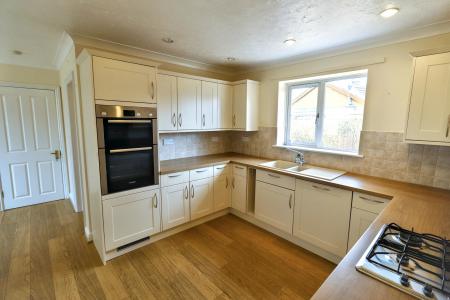3 bedroom Detached bungalow for sale in The Hawthorns, Pinchbeck, PE11