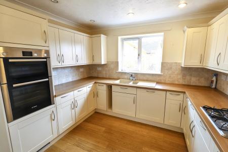 3 bedroom Detached bungalow for sale in The Hawthorns, Pinchbeck, PE11