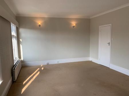 2 bedroom Flat to let in Holland Road, Spalding, PE11