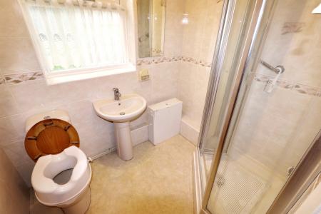 2 bedroom Detached bungalow for sale in Mountbatten Avenue, Pinchbeck, PE11